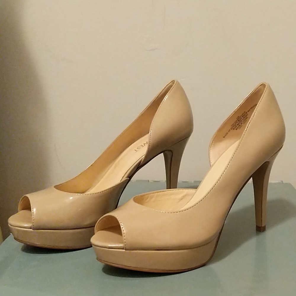 Nine West nude pumps size 6